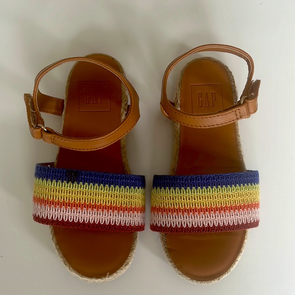 Girls size 11 GAP summer sandals.
